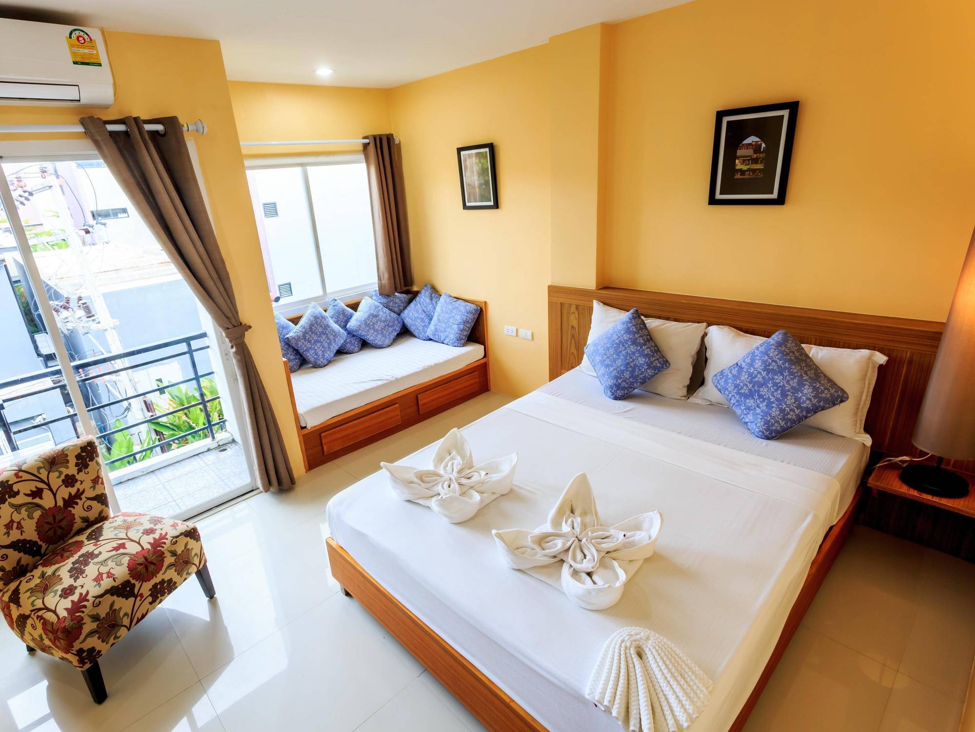 Patong Marina Hotel By Lofty Exterior foto